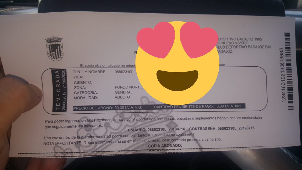 Malvinashools1's tweet photo. Ya está abonada nuestra ARIADNA 😍⬜⬛⬜⬛ la abonada más peque con solo 2 dias!! @VacaGonza17 😍 @CDBadajoz #UnaHistoriaqueContar #noesperesmasyabonate https://t.co/C6EfnxjeqA