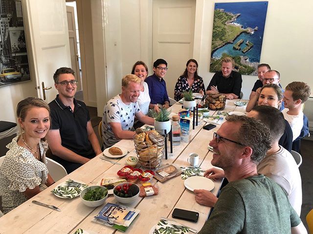 Deze week kregen we akkoord voor drie gave opdrachten bij nieuwe klanten! En omdat champagne ook een keer gaat vervelen 😜 leek ons een goede lunch wel wat!
•
•
•
#limesquare #enschede #hengelo #oldenzaal #almelo #twente #marketing #campagnes #strateg… ift.tt/2GibICh