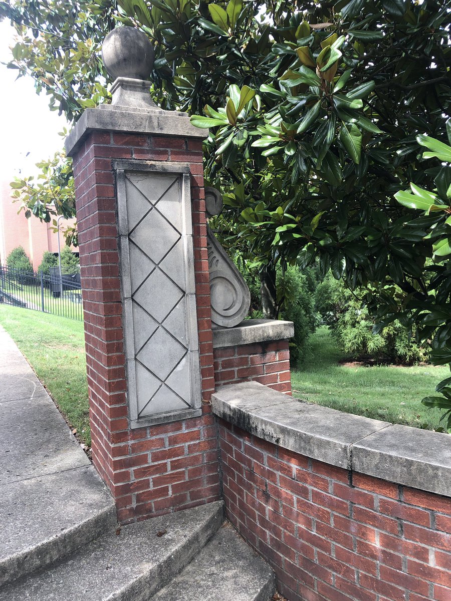 CodyGlenn24's tweet photo. Driving past my alma mater yesterday and would love to give this a quick wash for free if they would let me. @LipscombBisons @lipscomb @SpotlessPW https://t.co/M4Epn6lkO3