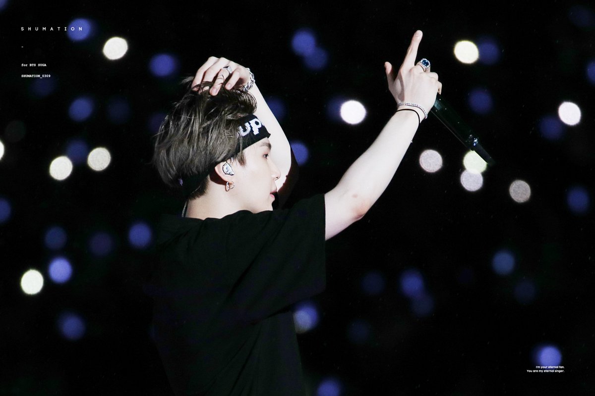 shumation_0309's tweet photo. 190713 SYS in Shizuoka  
#BTS #SUGA #슈가 #윤기 @BTS_twt
빠바방~🔫🐱 https://t.co/e2UWn7JFLD