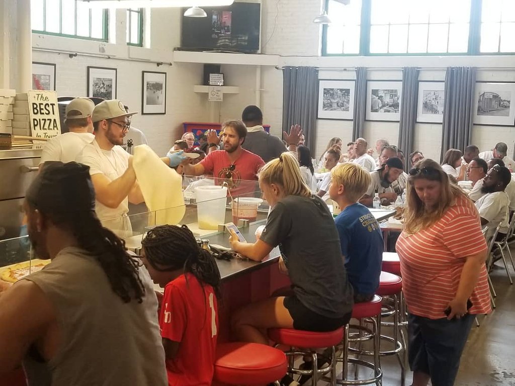 Packed house <a href="/carlospizza_atl/">Carlo's Pizza</a> yesterday! If you haven't tried them yet, you're missing out! 
.
📷: <a href="/carlospizza_atl/">Carlo's Pizza</a> #themunicipalmarket