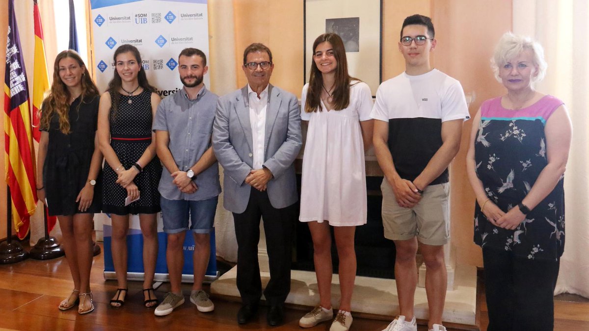 UIBuniversitat's tweet photo. 🎖️Aquests són els millors alumnes de les Illes Balears! https://t.co/HXnNk8wYxa Avui el rector ha rebut al #campusUIB els estudiants que han obtingut les notes d'accés a la universitat més altes. ENHORABONA!🔝 https://t.co/7zOa6hwrj6