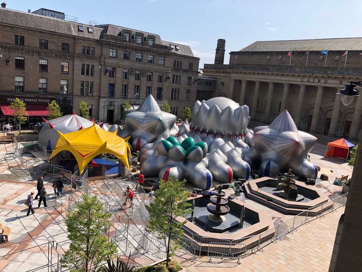 Before....and after! Never seen a Luminarium? Another great reason to visit Dundee this weekend #DundeeSummerStreets #cityofdesign