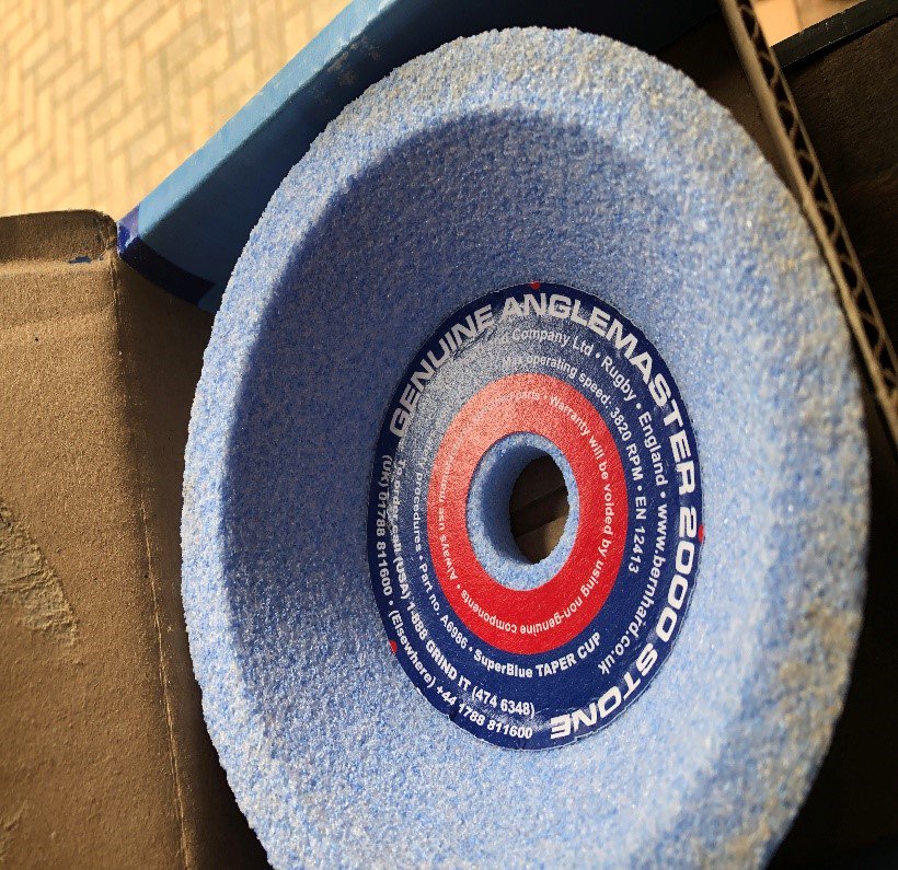 BernhardCompany's tweet image. #Toptip #sharpeningsolutions Proper use of blotters can aid in preventing wheel breakages. They help to assure that the flange clamping pressure is evenly distributed on the wheel.  You must therefore use one clean new blotter for each mounting flange. #blotters #stone