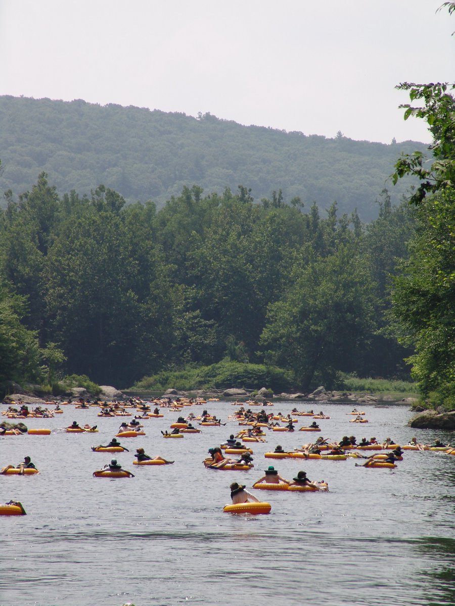 RiverTubingCT's tweet photo. @NBCConnecticut Natures Cooling Center to Beat the Impending Heat = https://t.co/7QTPz7DSwb 860-693-6465 Open daily 10-5. Spend a few hours cooling off with a refreshing float down the Farmington river on inner-tubes. https://t.co/0HbihuE2hF
