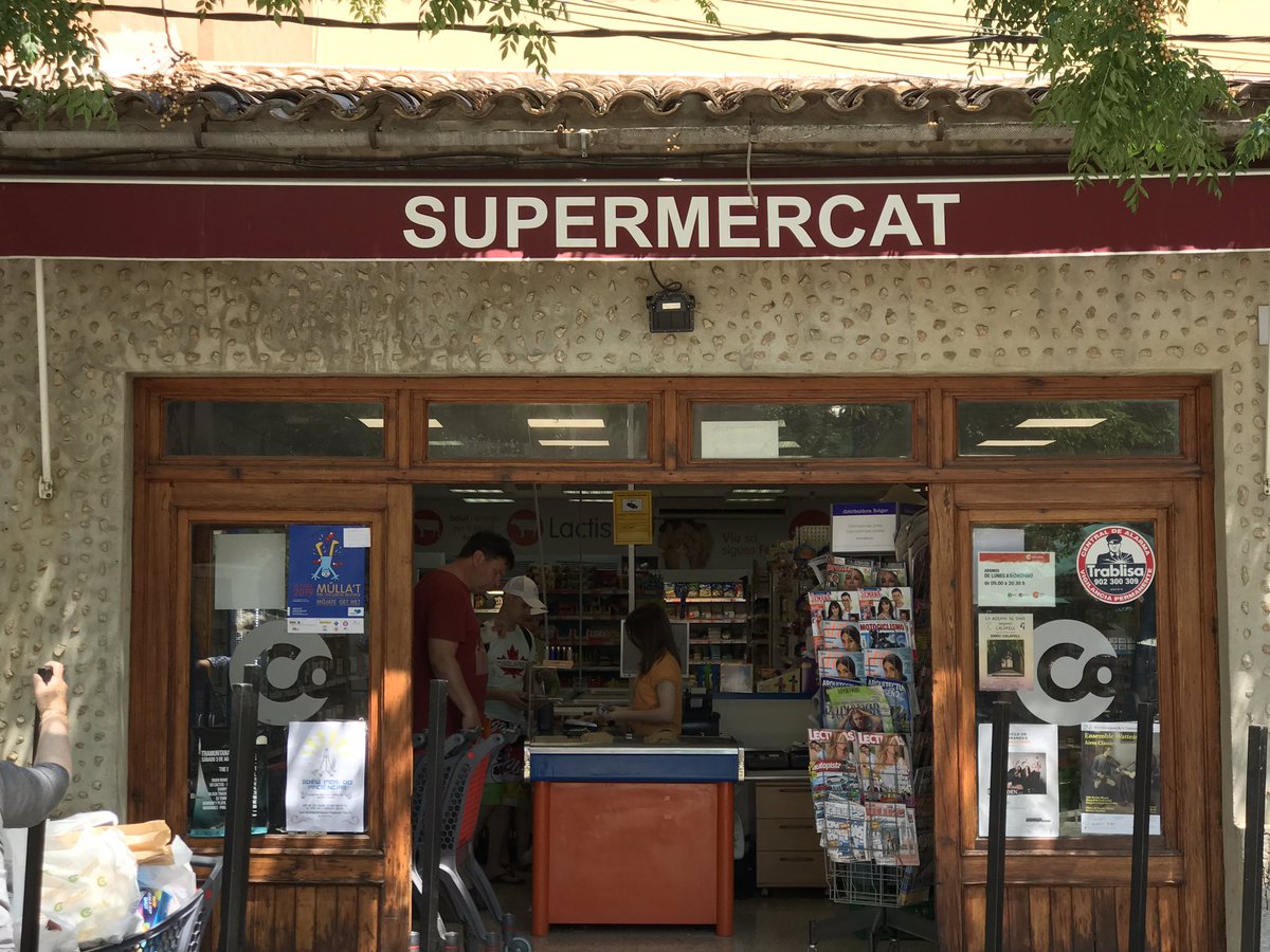 viviendoensuiza's tweet image. No sabía que #Mauri tenía supermercados en #Mallorca #cuac #MM2019