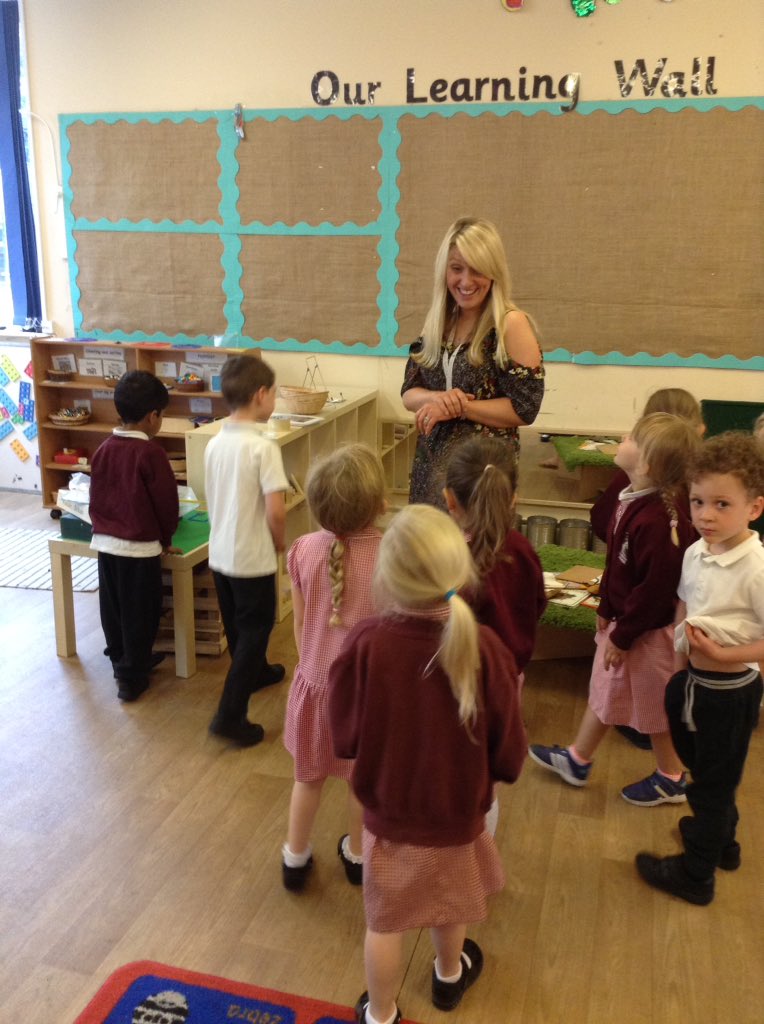 Jillearlyyears's tweet photo. This morning we went to visit Tiggywinkles and Cottontails classrooms. https://t.co/crDlFaxtHM
