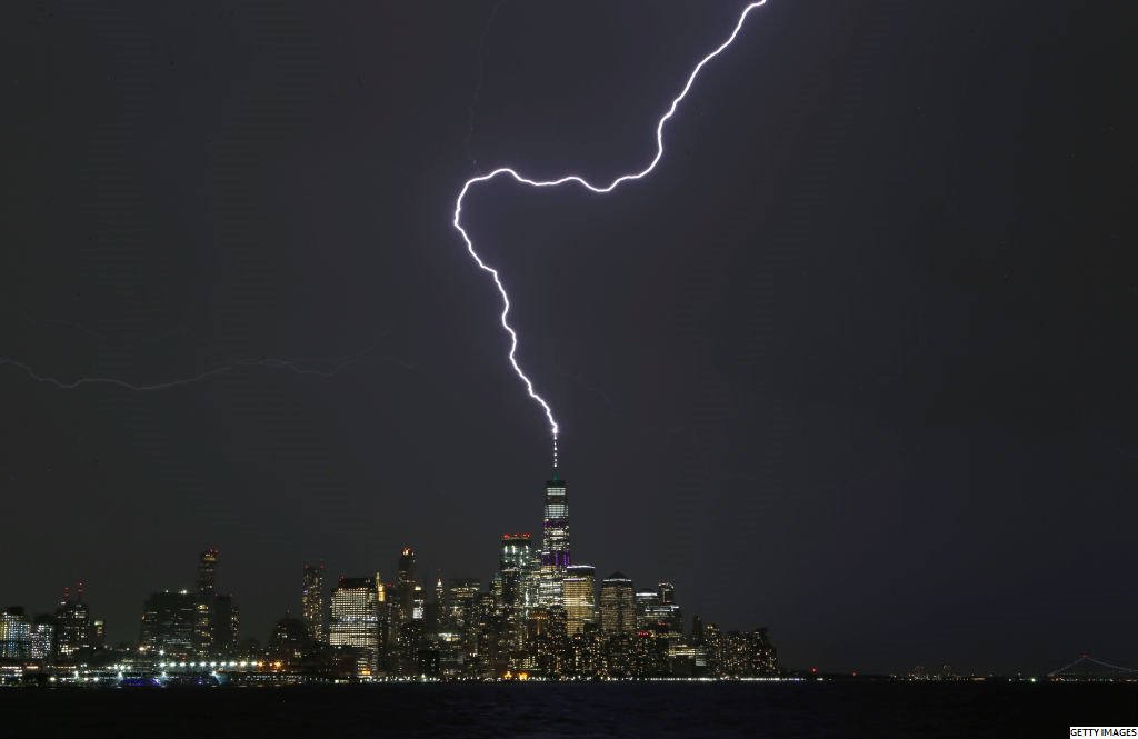 ⚡️A lightning bolt strikes One World Trade Center in New York City yesterday.⚡️