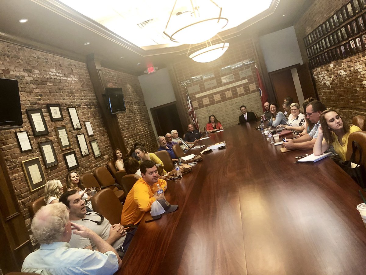 cityoflebanontn's tweet photo. Happening Now: Square Revitalization Project discussion! Main topic: improving the old courthouse parking lot & managing parking. #ThinkLebanonFirst #GrowWithUs #HistoricDowntown #ECD https://t.co/8r2PZNzH1Z