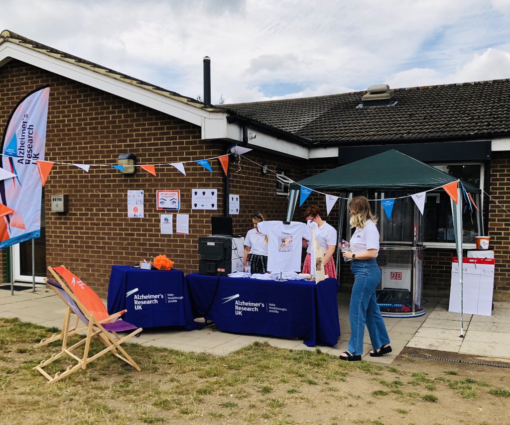 KateAlzuk's tweet photo. Setting up for this years annual @Wickes Warriors Support Centre fete! #ballnado (thanks for the inspiration) @icelandrichard @ricoheurope #garmentprinter #glitterbrows #soundslikeIbiza here Great fundraising for @ARUKnews @JadeAlzUK @SophAlzUK @AudreyARUK https://t.co/IYqIquoJb8