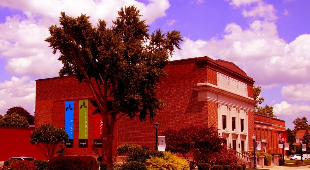 Just over a week to go until the CCCA Auction comes to an end at the Thames Art Gallery!!! Be sure to get there between 8pm-9pm to place your bids on some amazing "Experiences &amp; Activities"! Payments can be taken by cash, cheque or
e-transfer! chathamcca.ca #chathamcca