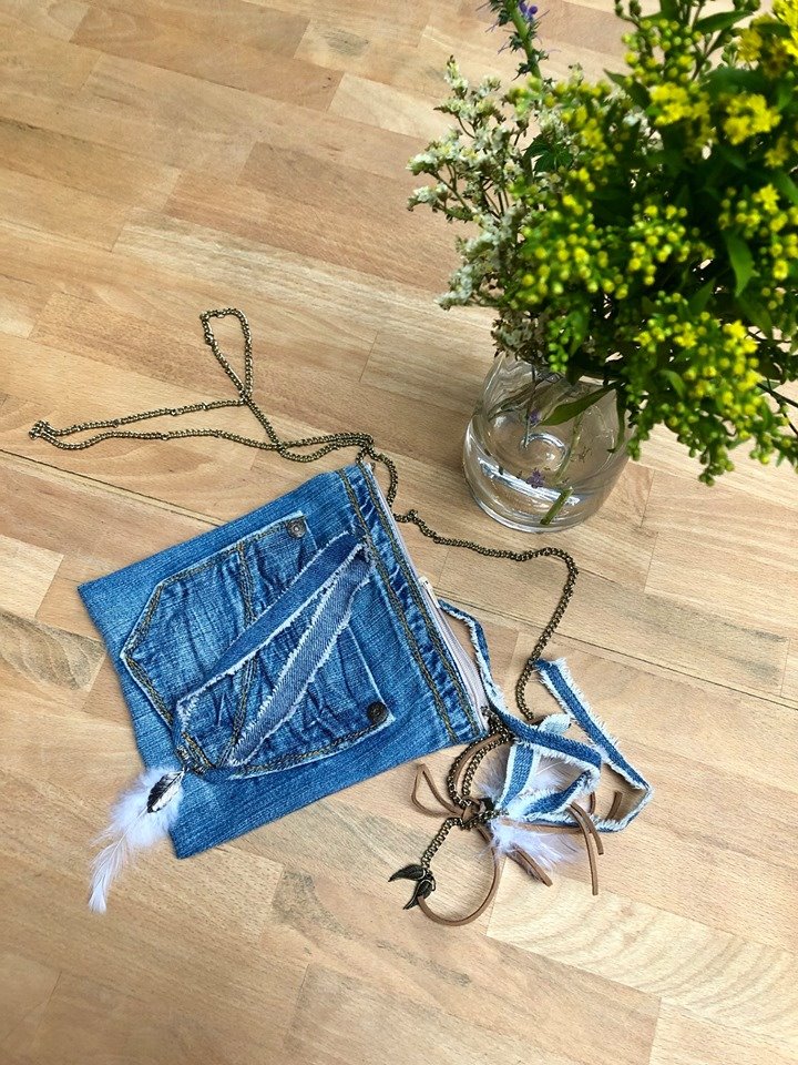 EventArenaPraha's tweet photo. Colours of Ostrava &amp; H&amp;M. 4 dny ve znamení 4 živlů a 4 fashion workshopy, jeden v každý festivalový den. Všechny jsou v duchu udržitelnosti, recyklace a odnesete si vlastní módní doplněk.
#HMelements #Colours2019 #CoO2019 https://t.co/ugje0ks73V