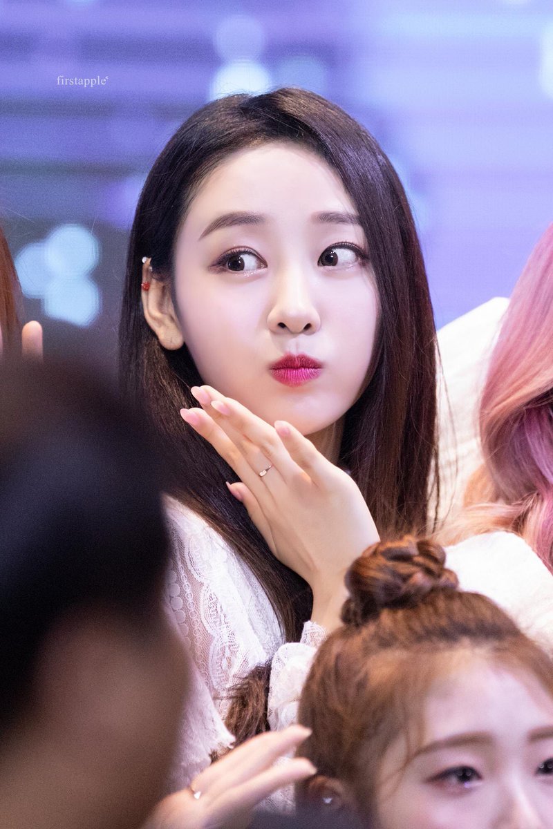 loonalog's tweet photo. 190718 #yves #이브
© firstapple https://t.co/b2Za46CucJ