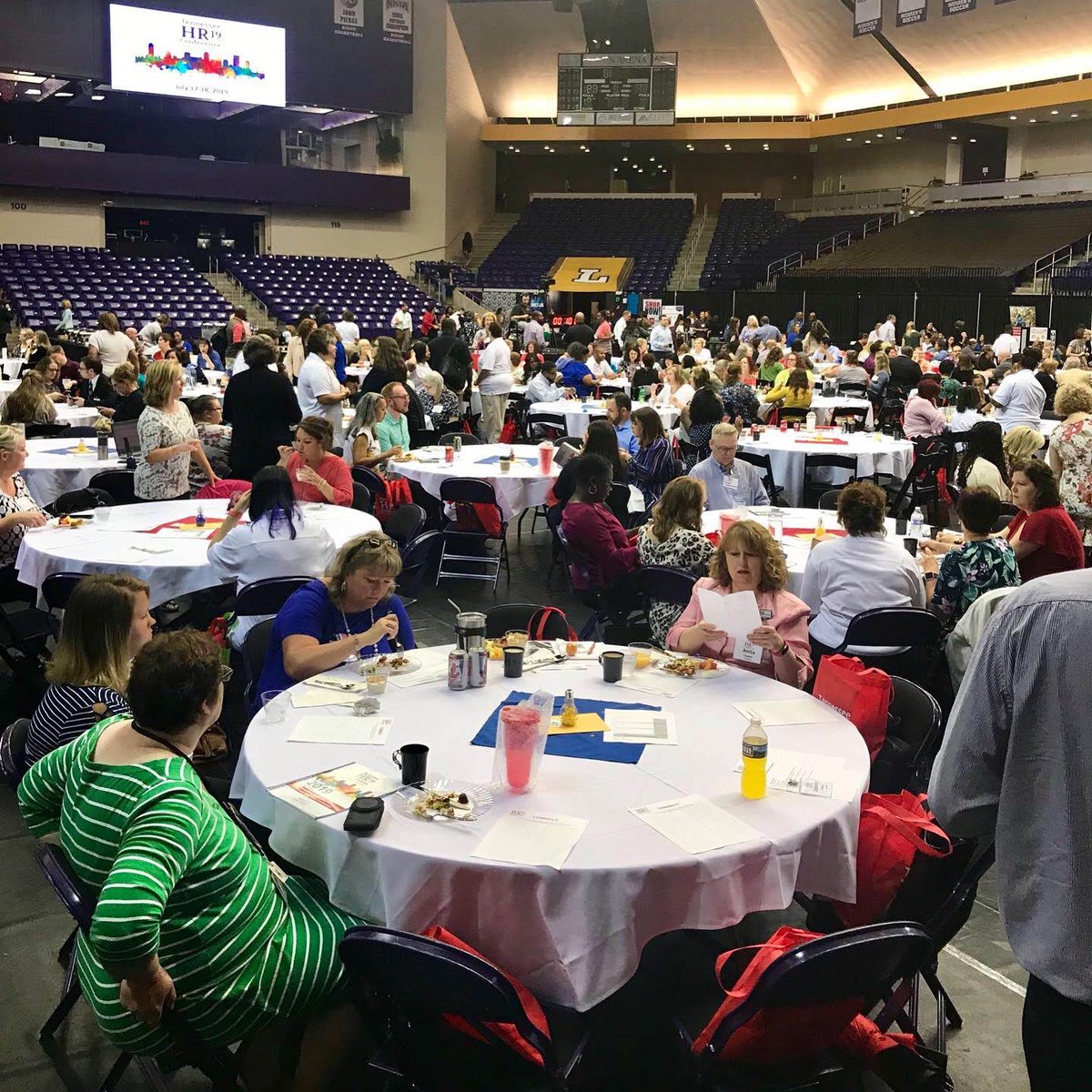 YPGnash's tweet photo. TODAY! Find us at the 2019 #TNDOHR Conference. Stop by to learn how you can #ConnectLearnServe with other young professionals in Nashville. 
#YPGNash #ConnectInnovateTransform #HRC2019 https://t.co/lyLFlVxfit