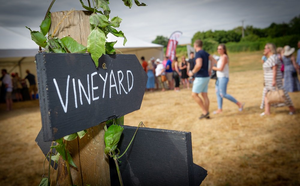 Happy Sunday! Today is #fizzfest <a href="/ExtonVineyard/">caroline</a> <a href="/HampshireVines/">VineyardsOfHampshire</a> a sparkling #HantsFoodFest celebration with music, delicious Hampshire produce and more. It's a #summertime treat (12 noon onwards Sunday 21 July) Info: bit.ly/2XloKJE