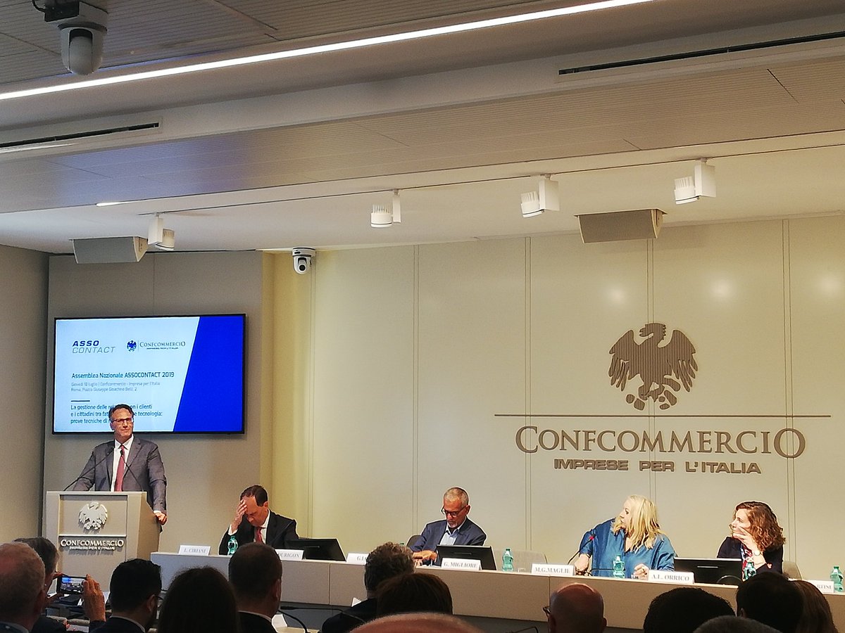 NetworkContacts's tweet photo. "Siamo la prima linea quando le #persone hanno #bisogno di #aiuto" @LBorgherese all'Assemblea Nazionale @Asso_contact
#ASSOCONTACT19 #18luglio #CustomerService #CRM #CustomerCare #Futuro #Innovazione #NetworkContacts #TrasformiamoEsperienze #SviluppiamoRelazioni https://t.co/zjU2qJPTRO