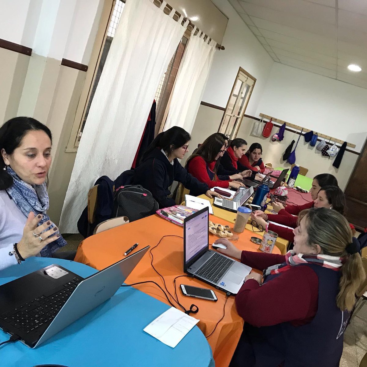 ciiehenderson's tweet photo. Acompañamiento escuela sobre ABP primaria con docentes del colegio Santa Teresita a cargo de la capacitadora @moni_ehernandez  @VicZorraquin https://t.co/AX92QZfEdH