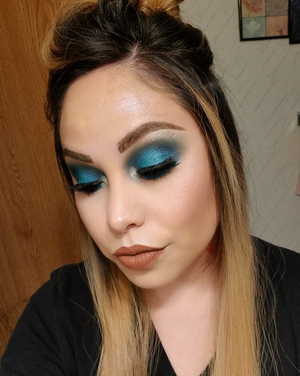 LeidyKaraiscos's tweet photo. Happy Thrusdayπ€ Who's ready for the weekend πββοΈ
πππππππππππππππππ
#motd #beauty #makeup #makeupjunkie #instabeauty #beautylover #blue #look #makeuplook
#tartecosmetics #elf #colourpop #toofaced #anastasiabeverlyhills #studiomakeup #ofracosmetics #marchbeautyword https://t.co/ozrh2yhwgn