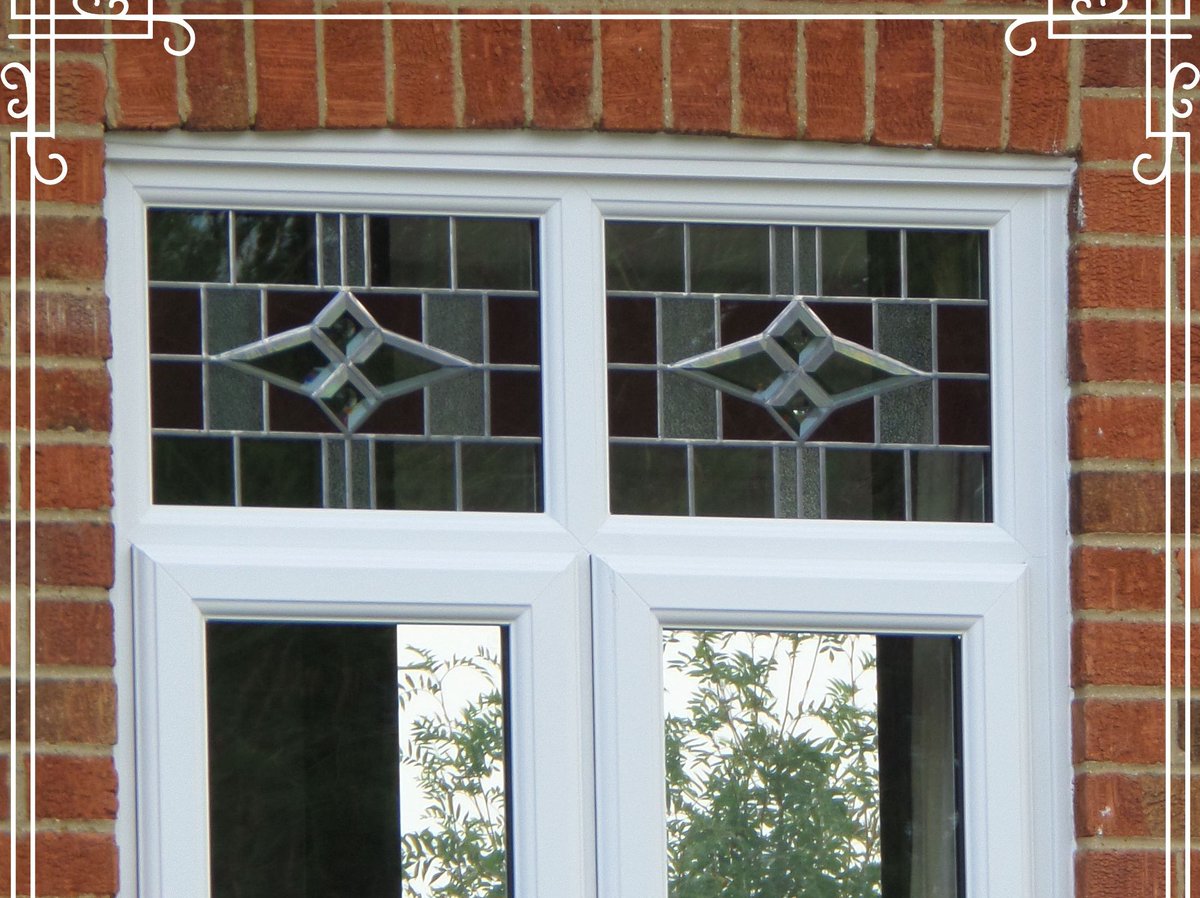 DistinguishedW's tweet image. 💃 Fancy Fanlight Features 💃  Many homeowners look for ways to truly personalise their properties. We helped this customer in #Bodicote design a unique looking, leaded, coloured #fanlight.