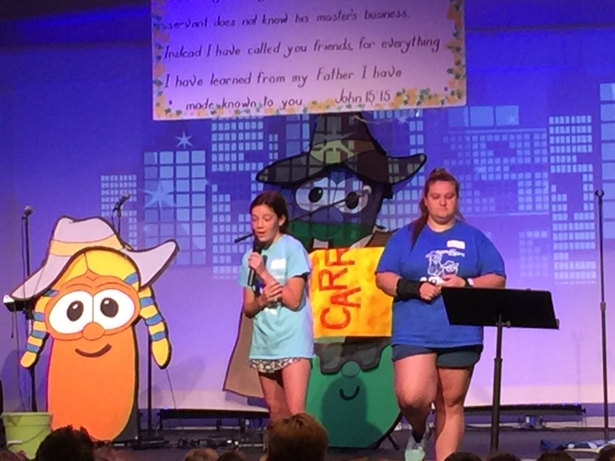 FatherHarry1's tweet photo. A couple of Blueberries telling us about how Jesus helped them thru difficult times! @kov ⁦@LHSFCA116⁩ ⁦@TeensOfVictory⁩ https://t.co/zAI47lSIbf
