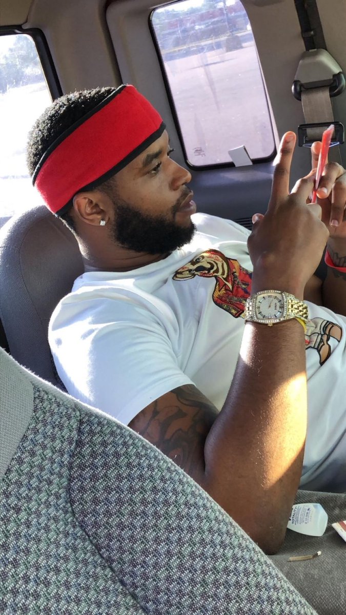 therealbamb's tweet photo. young trap nigga I swear all we know is ball, free all my Gz I got locked behind that wall Imma pick up the phone every time to accept them calls take the what and leave the what nigga I want it all 💯🔥  -Cocainemali https://t.co/lifVqGosdC