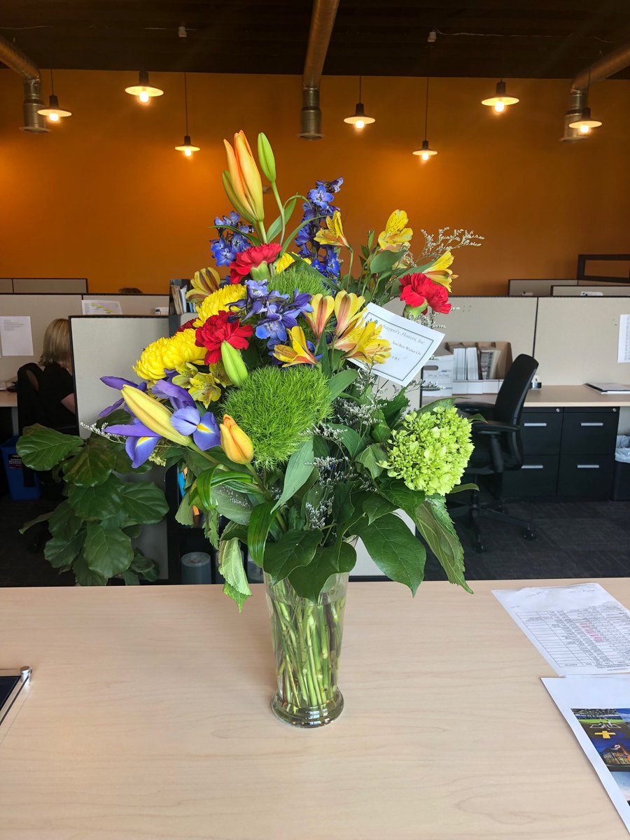 Look at these beautiful flowers from our friends ⁦<a href="/IowaABI/">Iowa ABI</a>⁩ for ⁦<a href="/CBJournal/">Corridor Business</a>⁩ 15 years in biz. Thanks to ⁦@Mike4ABI⁩ for his friendship and leadership in the state.
