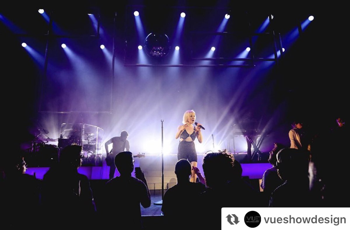 TheRobeWay's tweet photo. Time for a #TourShotThursday & we’re at the @ChicagoTheatre with the #CarlyRaeJepsen #DedicatedTour & the #productiondesign created by Charles Ford #VueShowDesign using a #lightingdesign with @Robelighting #MegaPointe supplied by @FuseTechnical. (📸 Bransen Colt Black) https://t.co/KneQZOAV9B