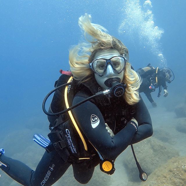 GlobalMary's tweet image. Good hair, don’t care 💁‍♀️
.
.
.
.
.
With @blue_water_diving 💙
#globalmary #femaletravelbloggers #grancanaria #divingphotography #diving #scubadiving #girlsthatscuba #scubadivinggirls #scubagirls #canaryislands #scubadivingislife #divingpassport #divingl… ift.tt/32Ccxiu