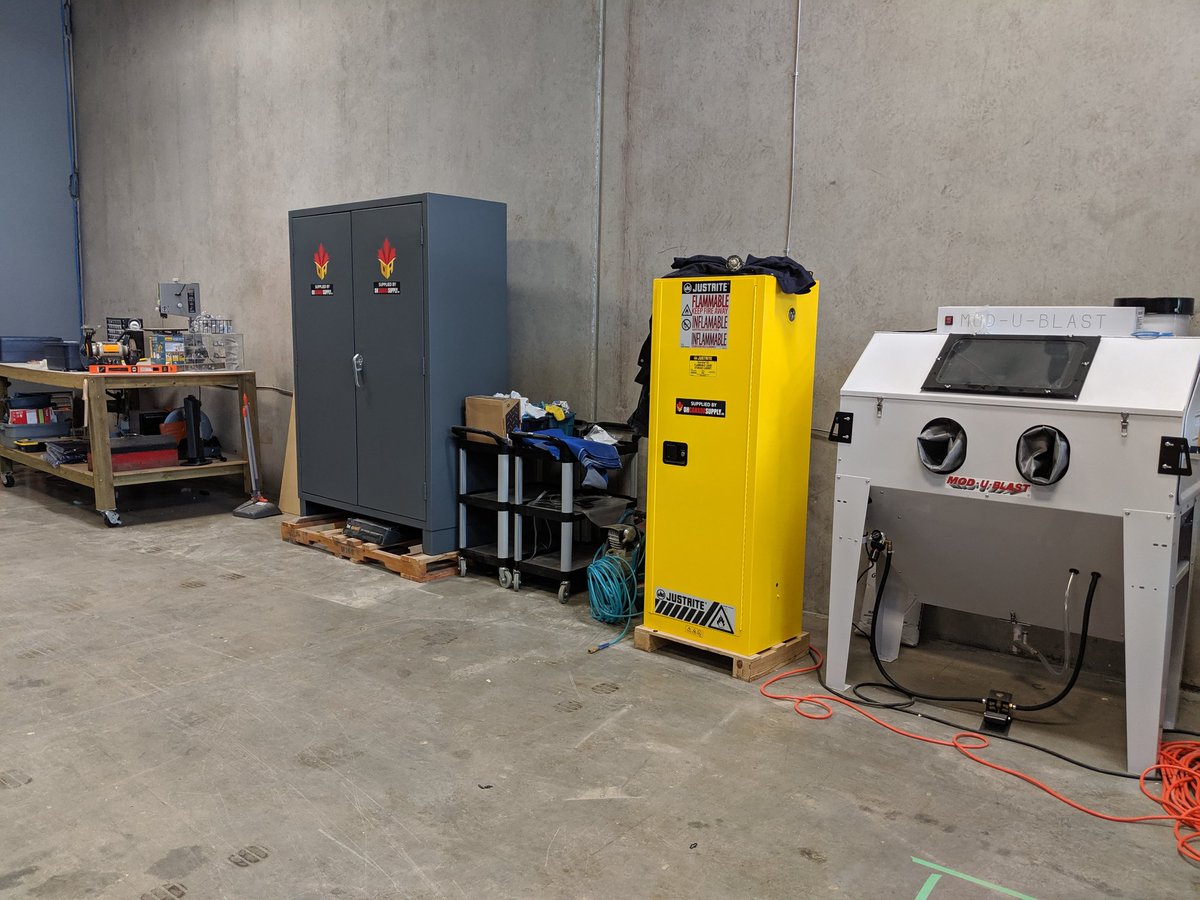 Linus Tech Tips On Twitter Getting Close To The New Workshop Actually Working As A Workshop Https T Co Piviyizjln Twitter