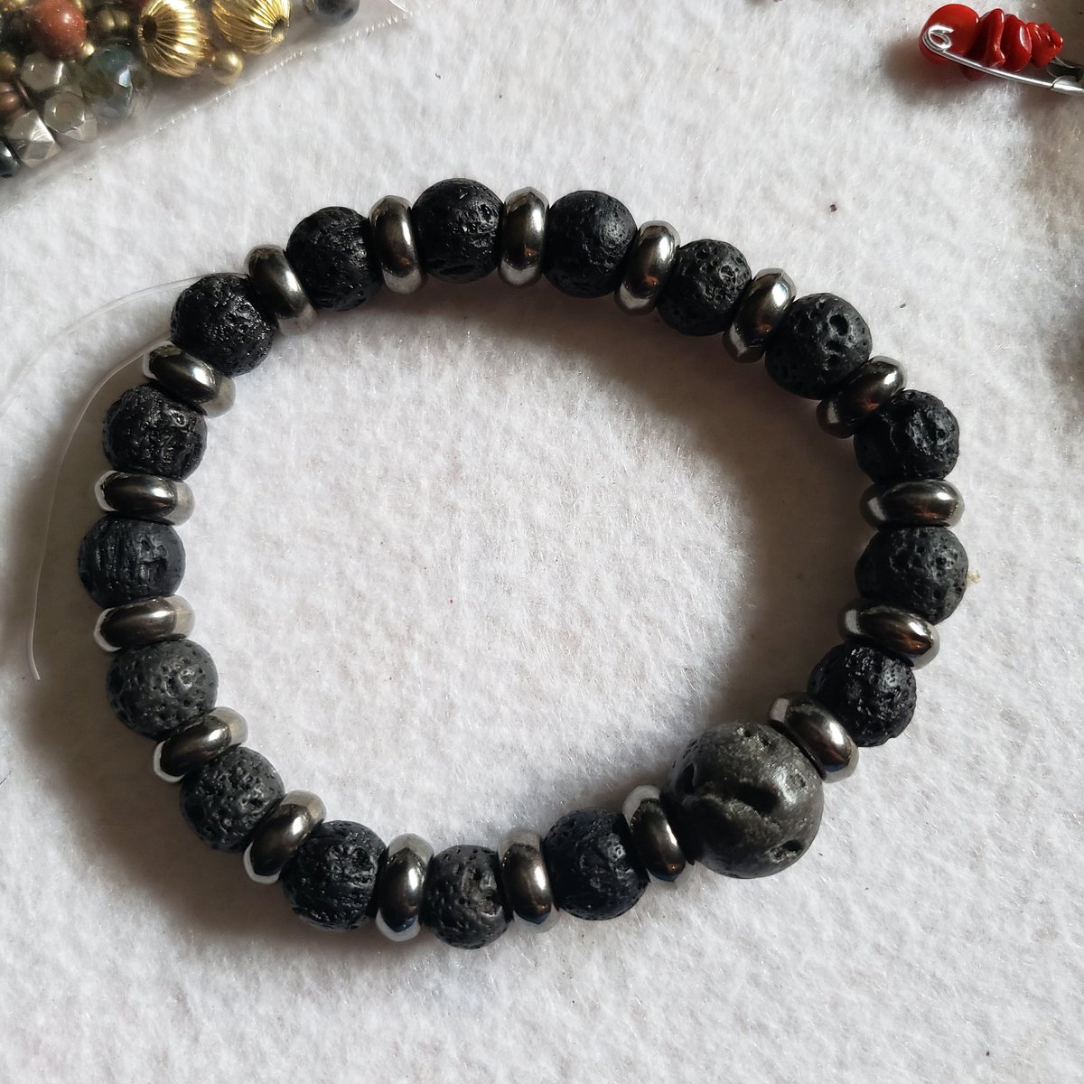 #bracelet #jewelry #beadstringing #bead #stretchbracelet #stretchjewelry #lavarock #vesuvianite #blackout #hematite