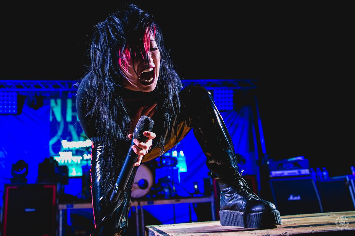 zahnaofficial's tweet photo. ๐จ CAPTION CONTEST!! Comment below! ๐๐ป๐๐ป and let me see what you got!! ๐๐ STREAM MY ALBUM โRED FOR WARโ TODAY!! ๐ธ: @bc.photo @rockfestrecords #zahna #redforwar #thisiszahna #weremainunshaken https://t.co/Qpvaf7x5Lu