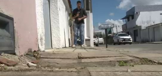PajucaraNoite's tweet photo. Donos de imóveis em Maceió devem seguir normas técnicas para reformar calçadas. Veja a matéria completa no link >> https://t.co/0d1DHbOGZh https://t.co/13MUIfNZU2
