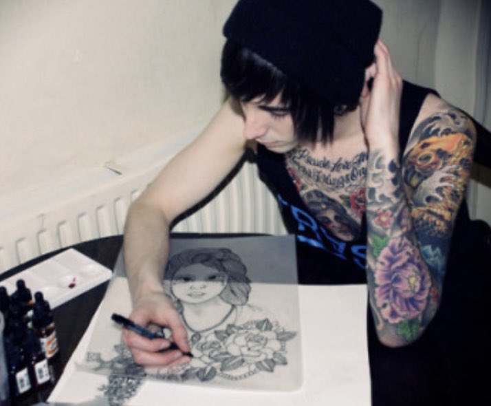 Sup I’m Derek and I’m doing tattoos an piercings for a good price dm me.