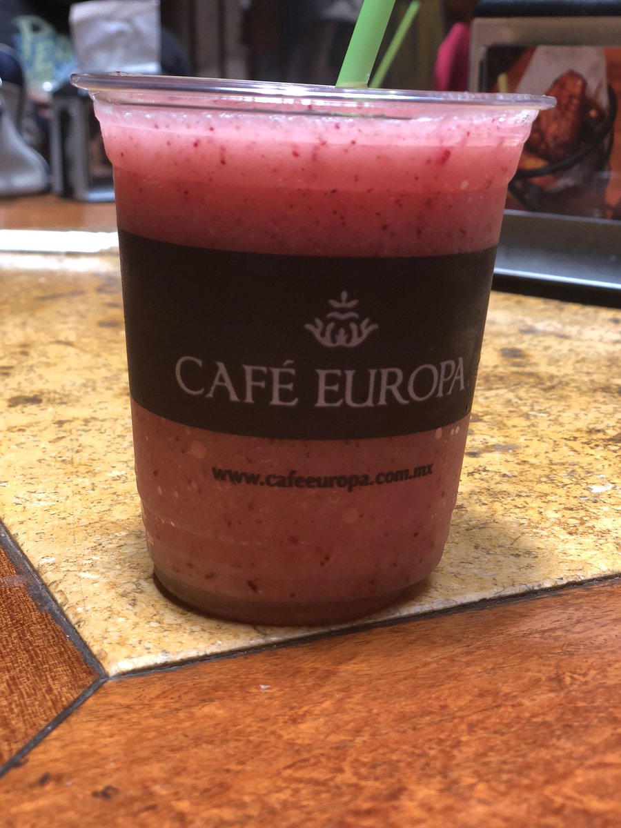 Explosión de flores... exótico y delicioso frappe <a href="/CafeEuropaMX/">Café Europa</a>
