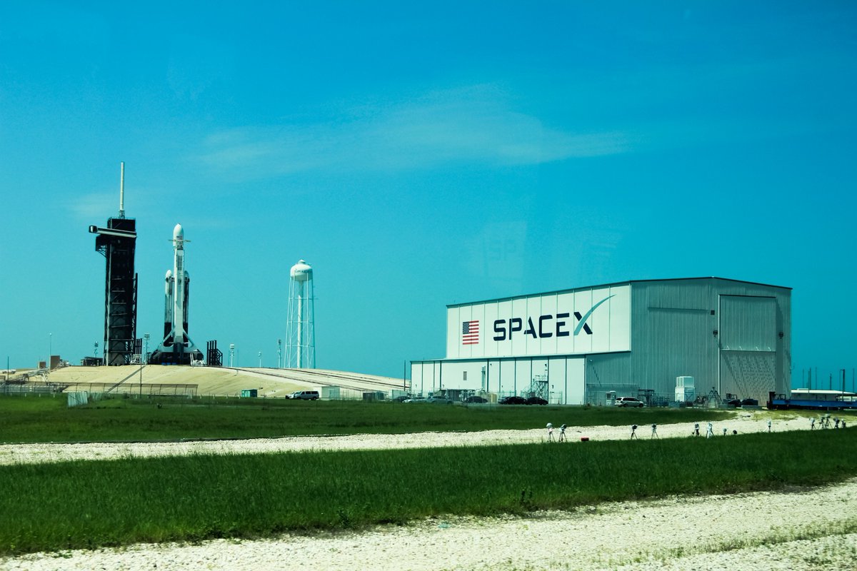 SamanthaHearn's tweet image. With the #Apollo11 50th anniversary happening this week, I wanted to fully share my experience of the @NASASocial #NASASocial program last month with @SpaceX watching the Falcon Heavy rocket launch. #STP2 was an experience I will never forget! samanthahearn.com/2019/07/17/nas…