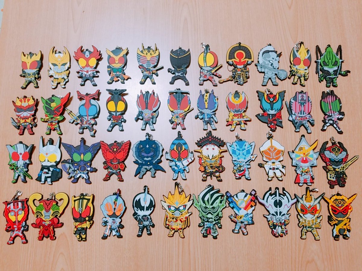 Twitter 上的 しんしん Lawsonグッズ 平成仮面ライダー 1期2期最強フォーム Amp 強敵達 ラバーストラップフルコンプリートです シクレも含めて 5作品ずつ並べたら4段ちょうどいい感じにおさまった 可愛い かっこいい 最高 ローソン 仮面