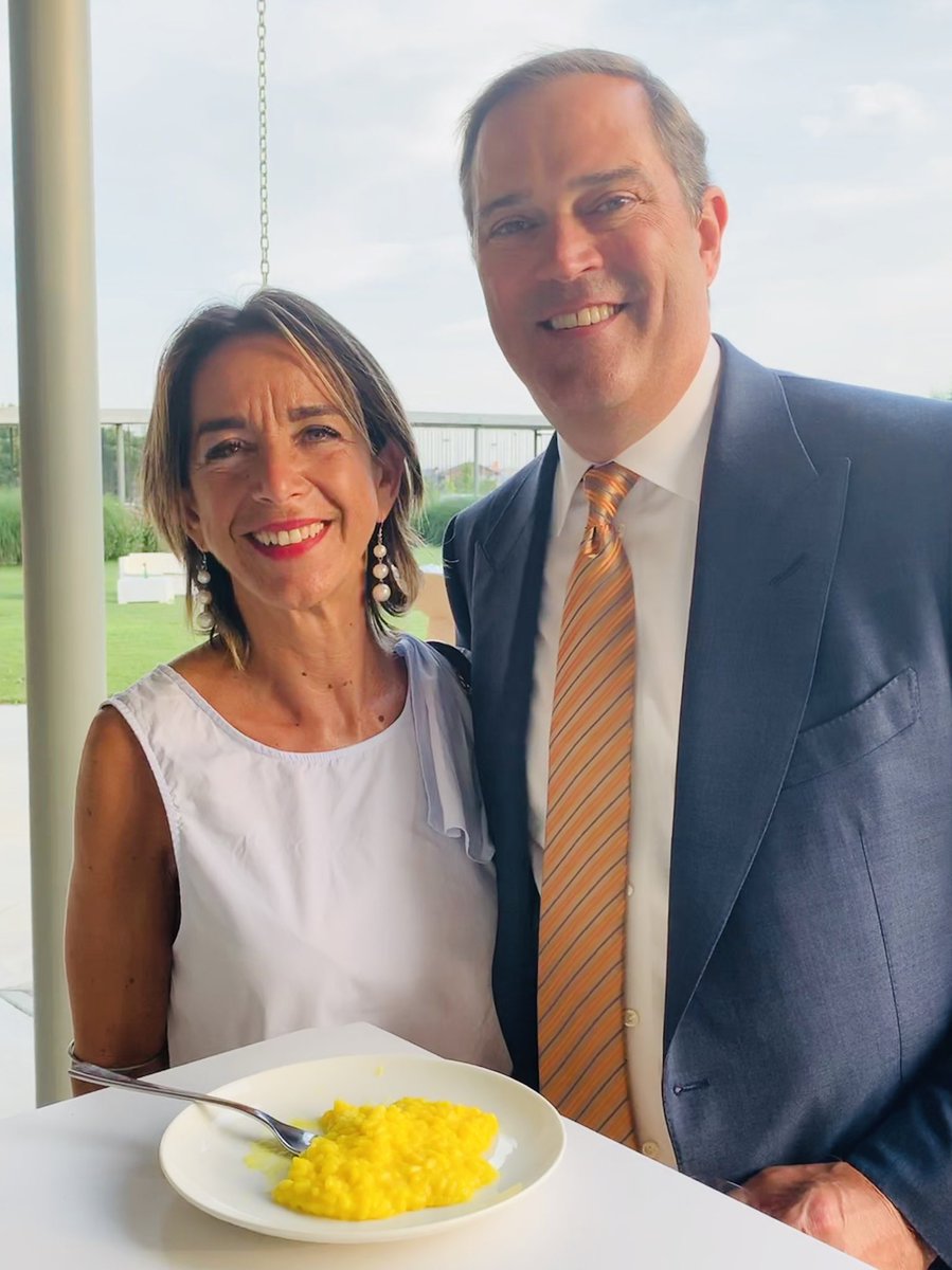 SylviAlessandra's tweet photo. Me , Chuck and....#risottogiallo @CiscoItalia event @CN L’HUB https://t.co/T9wCjBBoC5 #WeAreCisco https://t.co/UcsE7oxmTE
