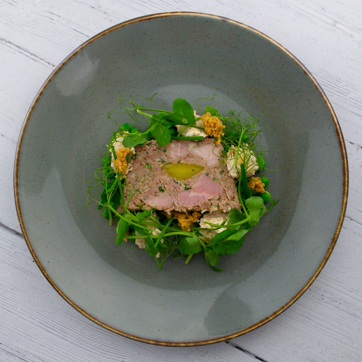 ProChefRange's tweet image. Pro Chef Plate No. 31: A ham and leek pie reimagined. Take our Ham Hock and Leek Terrine and pair it with a puff pastry infused set cream, peas, pea-shoots and lacto fermented mustard seeds. More info ➡️prochefrange.com