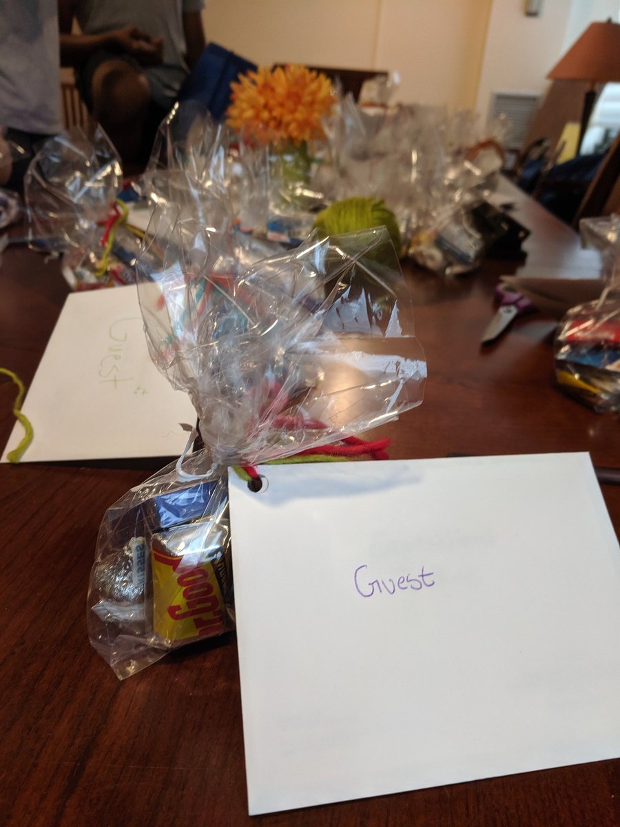 makerkate's tweet image. I absolutely loved volunteering at @IMDGuestHouse this morning with the #researcHStart program. Such an amazing organization and I hope our cards and treats put a smile on the face of the guests! @UCCancerCenter