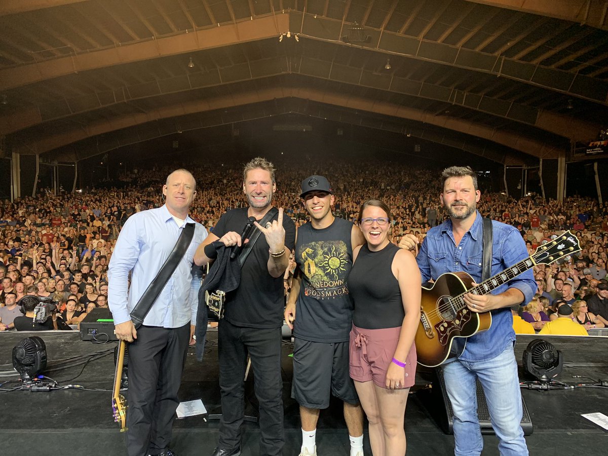 Nickelback's tweet photo. Gilford - last but not least, a big shout out to your hometown ‘Rockstars’.  We asked and they delivered.  Can’t wait to come back and see you all again soon. Until next time🤘🏼!    #NBNH https://t.co/2awEklcPmE