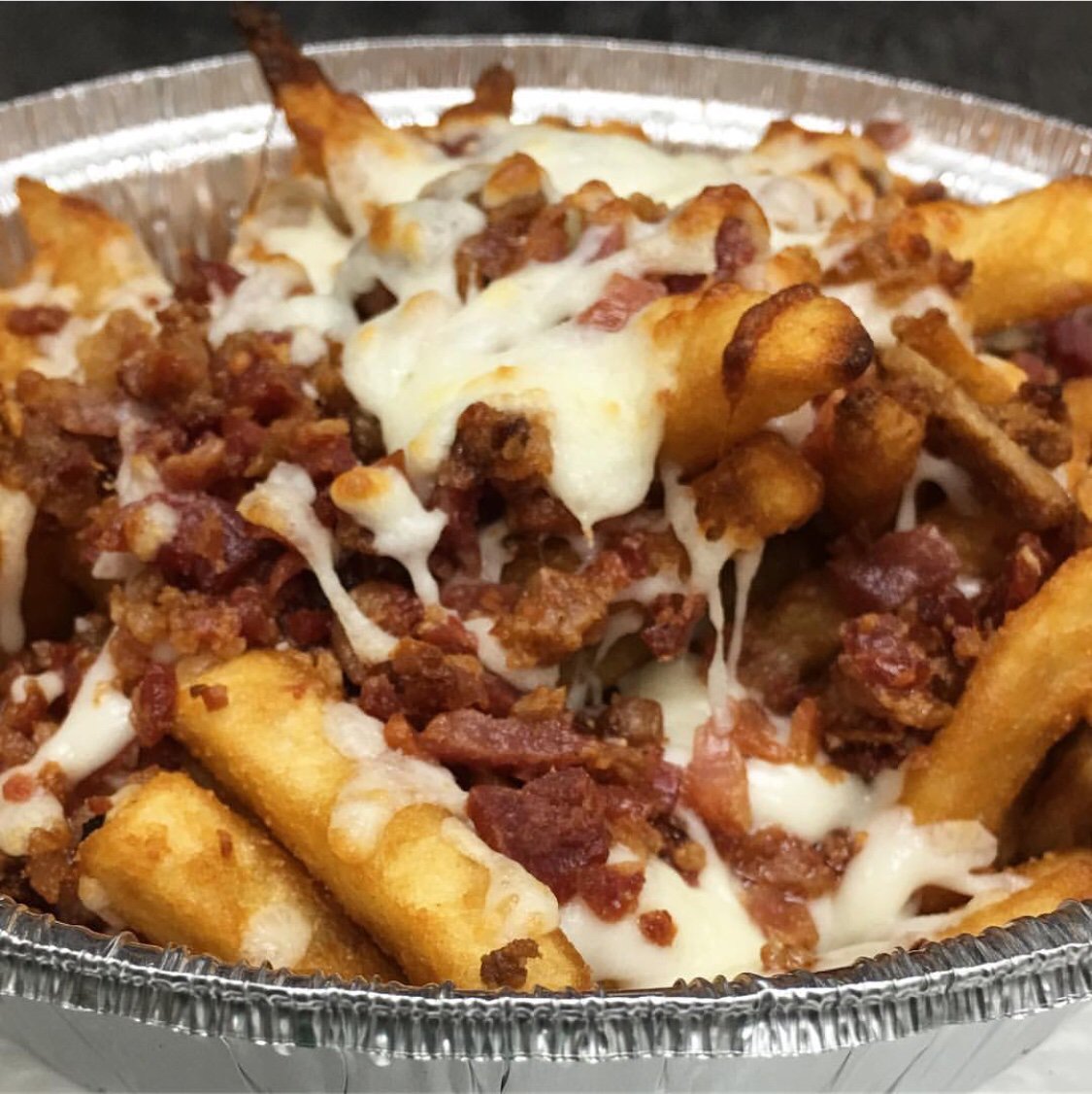 Panichellis_Piz's tweet photo. 🥓 🧀 🍟

Crispy fries topped with bacon, melted mozzarella cheese, and jalapeños or order them without the jalapeños, as pictured, if you don’t want to feel the heat 🔥 
https://t.co/0IcWJehRUk
.
.
.
#baconcheesefries #nojalapenos #newbernnc #newbern #panichellispizzeria https://t.co/17BtZgyHj1