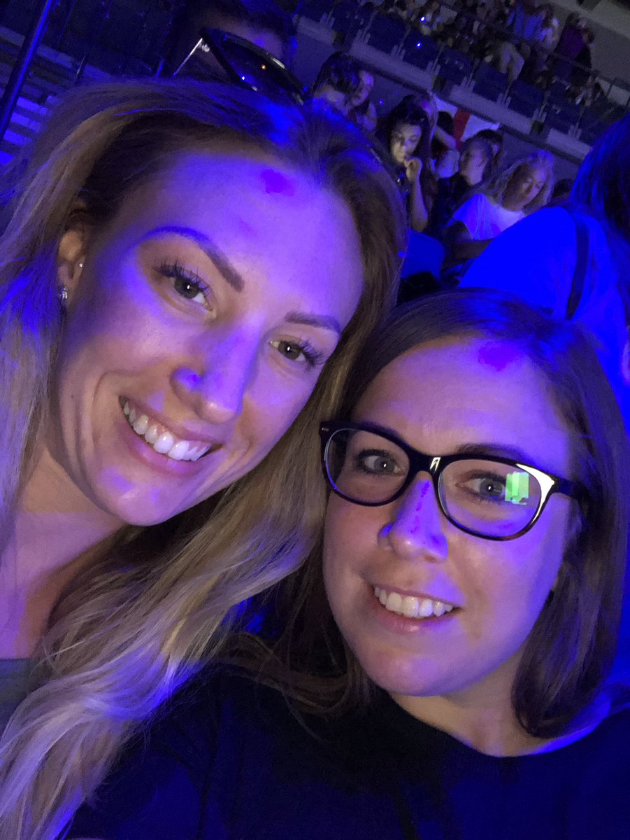 celkins00's tweet photo. Looking forward to the main event #rosesrising #Thisisnetball https://t.co/xI0jtjZBq3
