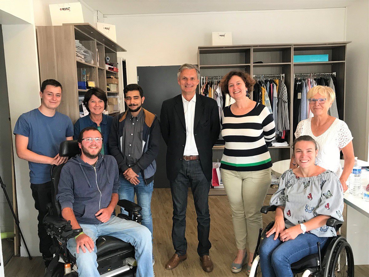 JBGastinne's tweet photo. Visite de la start-up associative @CoverDressing.
Celle-ci promeut une vision d'inclusion pour tous en facilitant l'habillement des personnes ayant des limitations fonctionnelles. Elle a notamment signé une collaboration avec la marque de lingerie Darjeeling. https://t.co/LCbdDBivyM