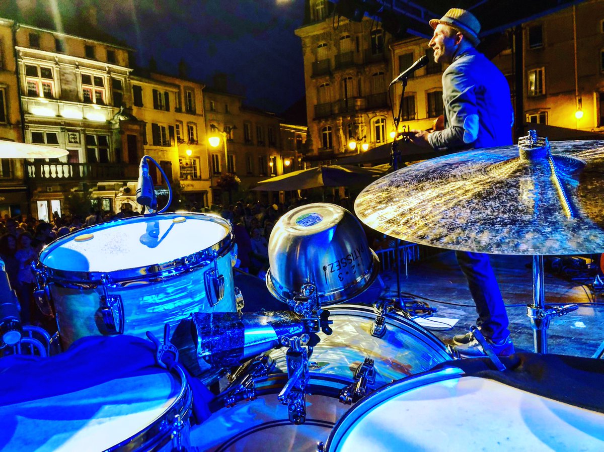 En mode immersion totale pour ceux qui se demandent ce que ça fait d'être à la place du batteur... 🥁

À la batterie Ladies &amp; Gentlemen... Matthieu ZIRN ! 👏