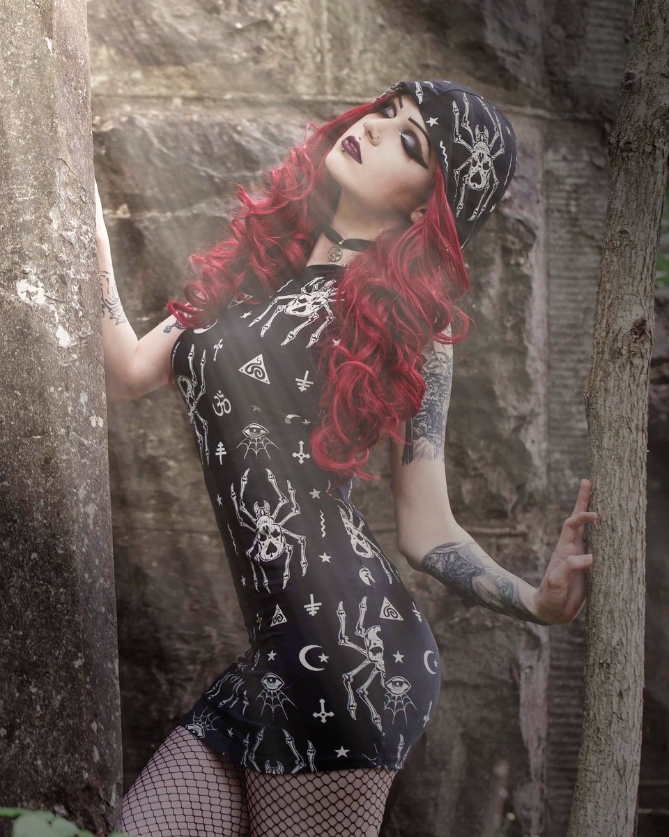 PhotographyMth's tweet photo. Flashback to shooting with Patricia Absinthe #gothic #gothicmodel #model #canon #canonphotography #godox https://t.co/L0ZGf9hM47