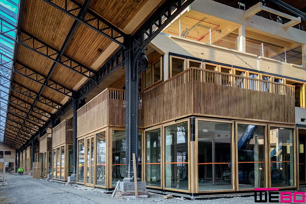 GARE MARITIME BRUSSEL | Het werk blijft doorgaan in Brussel! Steeds een stapje dichter bij het eindresultaat: een overdekte stad met winkelruimtes, promenades en horeca! <a href="/weborijssen/">WEBO</a> levert de eiken kozijnen en balustrades.