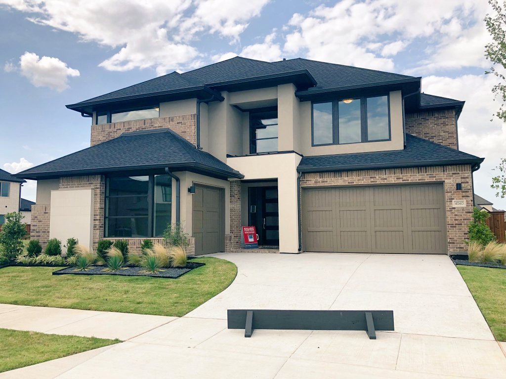 APEXworld_'s tweet photo. I want to congratulate myself for managing to buy myself this amazing House at the age of 22😭❤️🙏🏾 God is amazing https://t.co/umJpQgjEHY