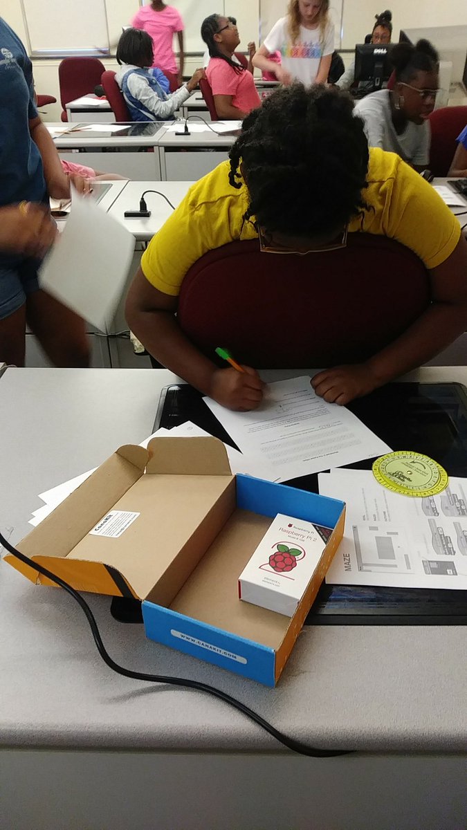 Pattermath's tweet photo. GEMERS knocking out the Raspberry Pi!@TheRealSciTech @WSSURAMS @WSSUTeachEd @wfiq @elwoodrobinson https://t.co/w621xe4HSS