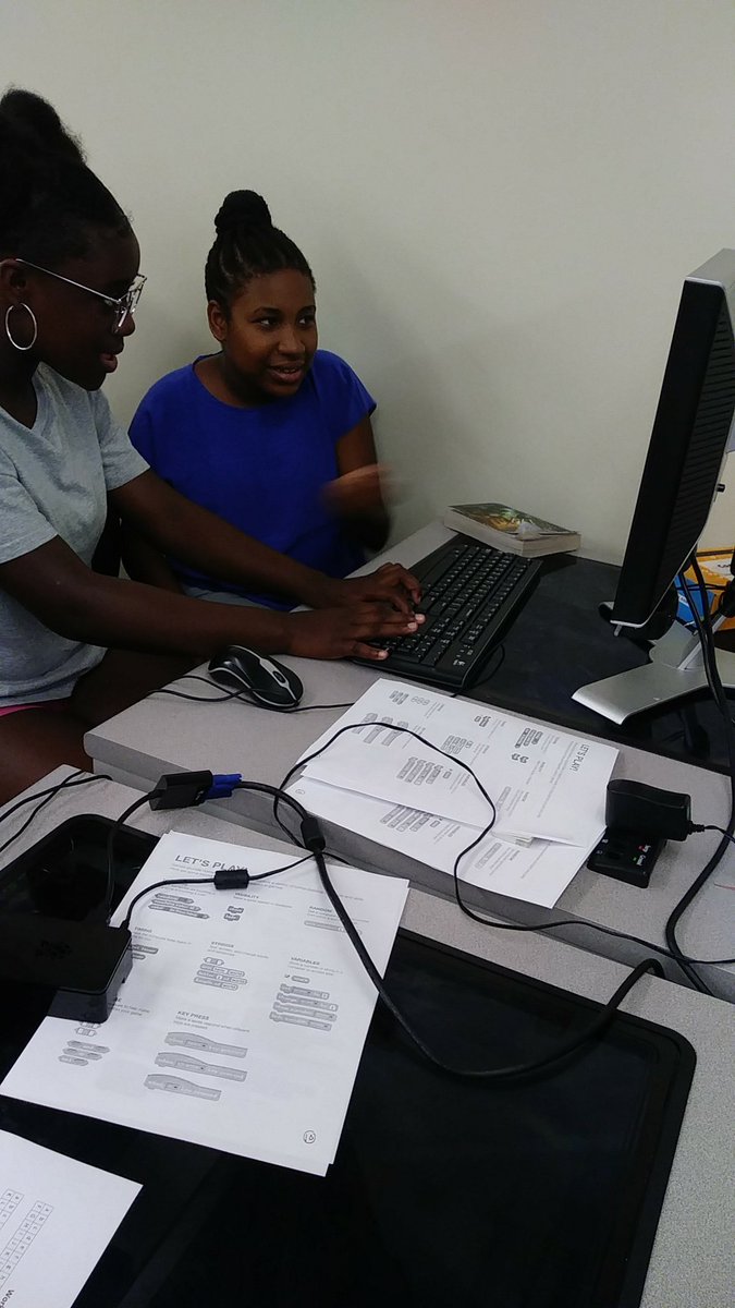 Pattermath's tweet photo. Go GEMS!!! Playing self made computer game.@TheRealSciTech @WSSURAMS @WSSUTeachEd @wfiq @elwoodrobinson https://t.co/JJrUzMmO2w