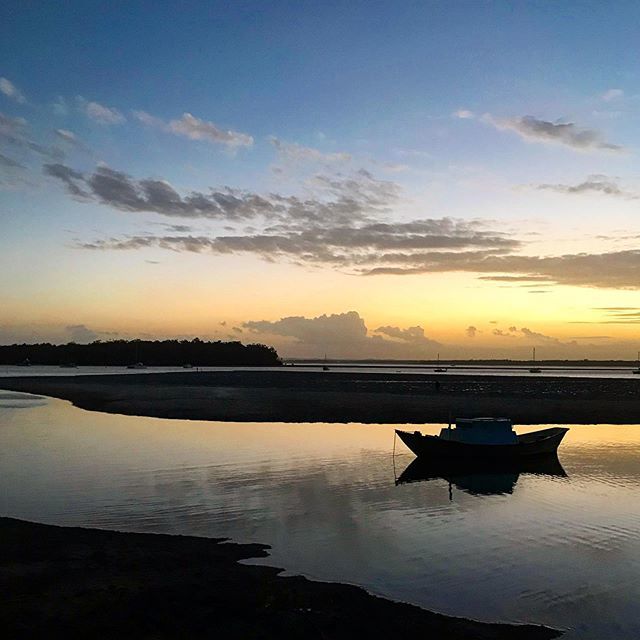 MakingLifeReal's tweet image. • Rainbow Beach • 
Rainbow Beach Holiday Park is the place to be, it’s a few kms away from the beach but is by far the best place to go camping at. Lots of room to choose where you want to set up, you can even go waterfront and have this view, just b… ift.tt/2ObXzNo